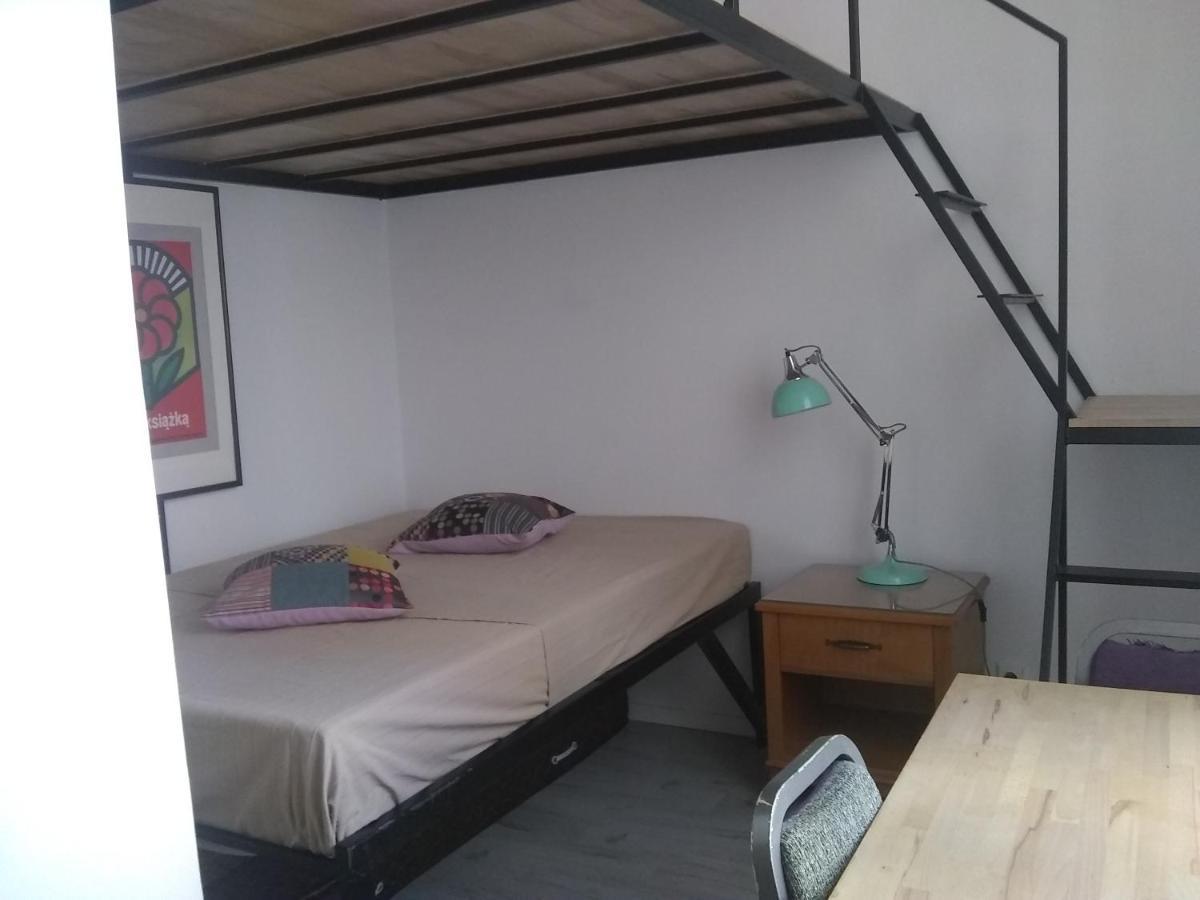 Rodzinna Przestrzen Dla 8 Osob 2 Pokoje Z Lazienka I Mini Aneksem Warsaw Luaran gambar